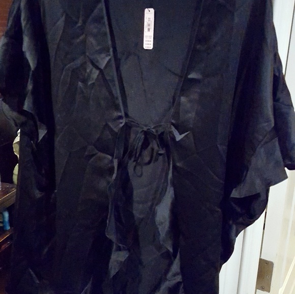 Victoria's Secret kimono 😍 NWT! Special edition! - Picture 7 of 8